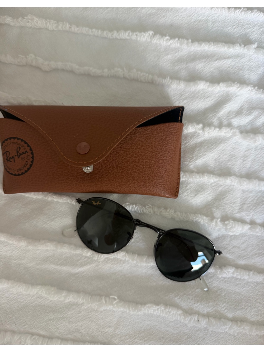 Ray-Ban Black Round Lens Sunglasses with Brown Case